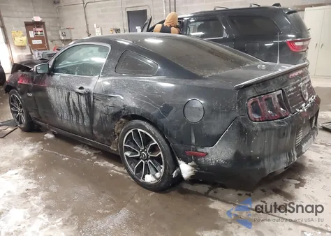 2013 Ford Mustang Gt Premium z USA, uszkodzony, nr VIN 1ZVBP8CF1D5235810